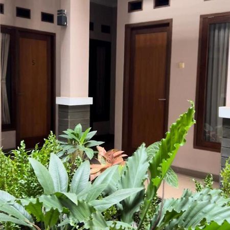 Hens Guesthouse Syariah Gadobangkong 외부 사진