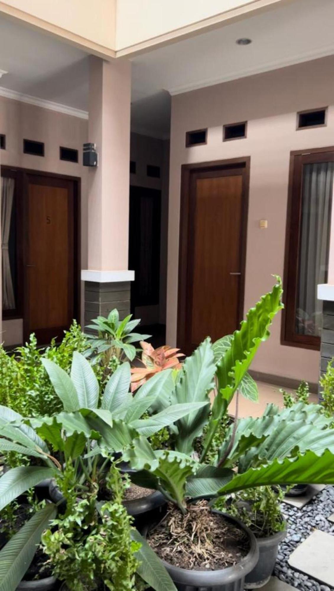 Hens Guesthouse Syariah Gadobangkong 외부 사진