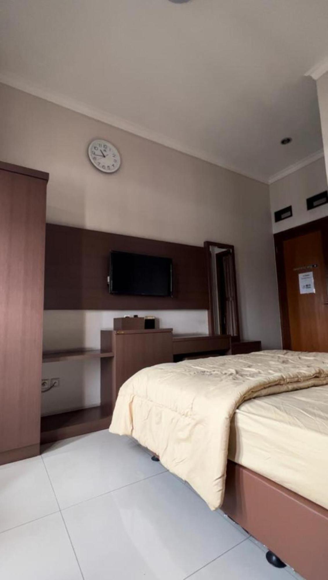 Hens Guesthouse Syariah Gadobangkong 외부 사진